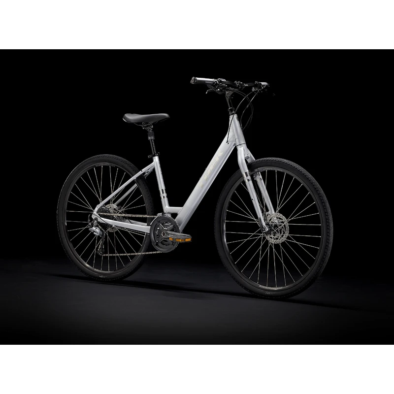 Trek Verve 3 Disc Low-Step Bike - 2022 2 Trek Verve 3 Disc Low-Step Bike - 2022 - Image 2